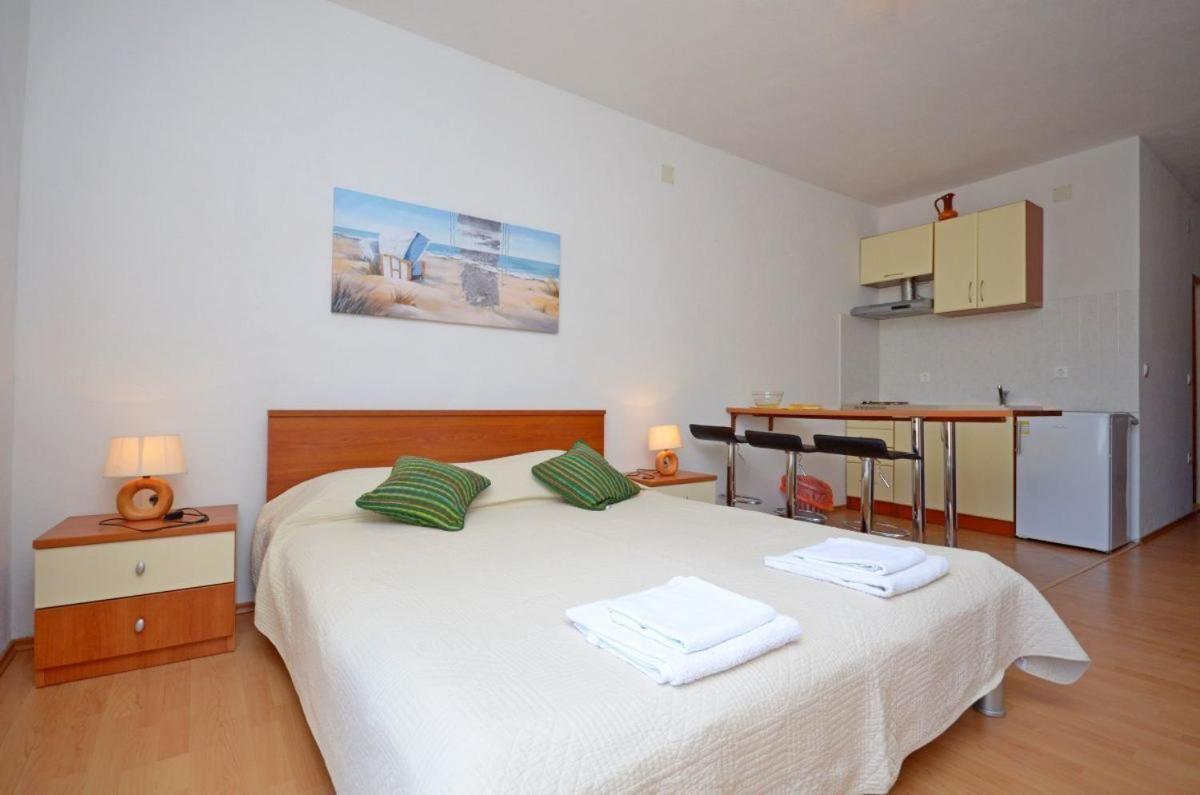 Apartments Luka Uble Bagian luar foto