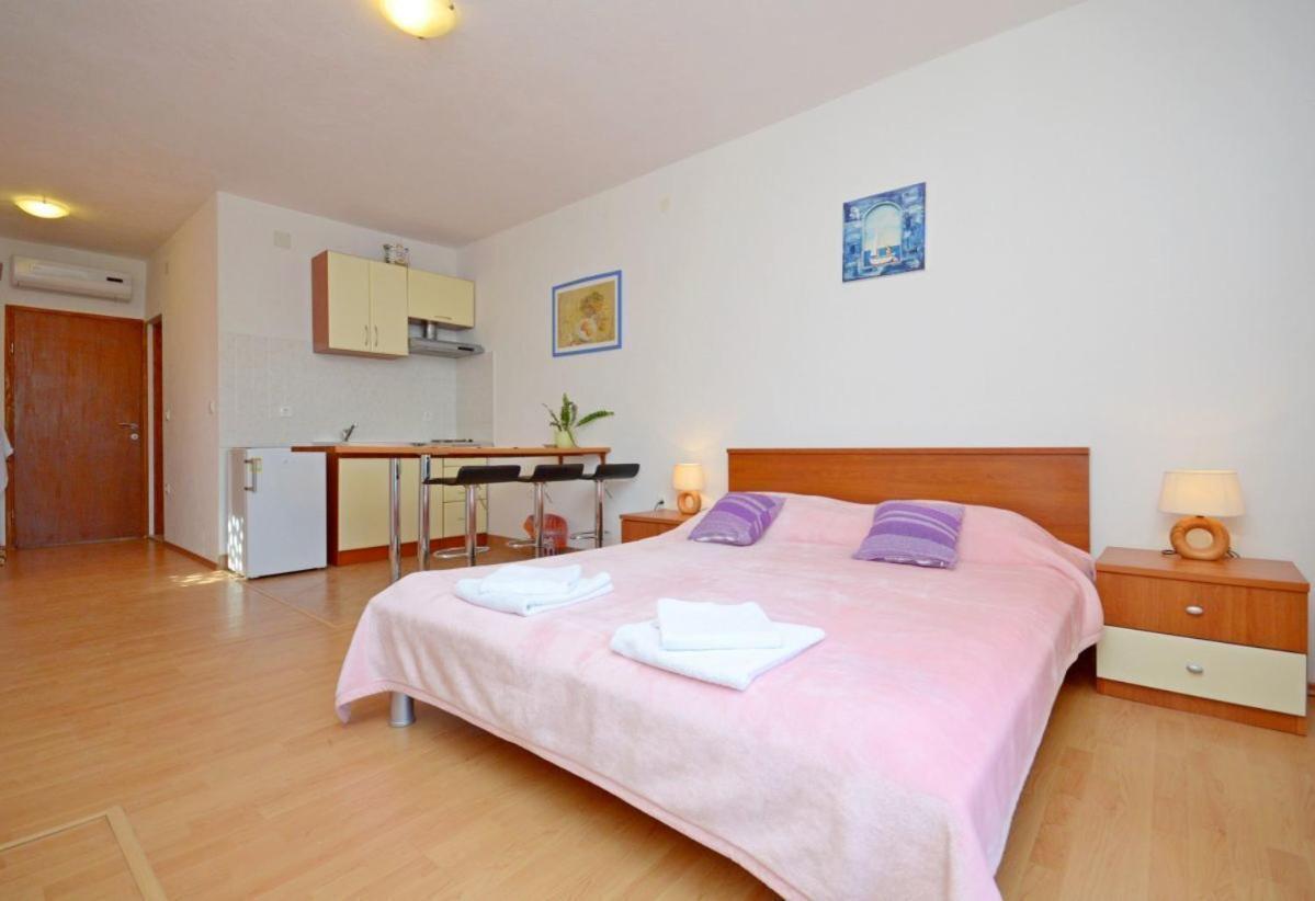 Apartments Luka Uble Bagian luar foto