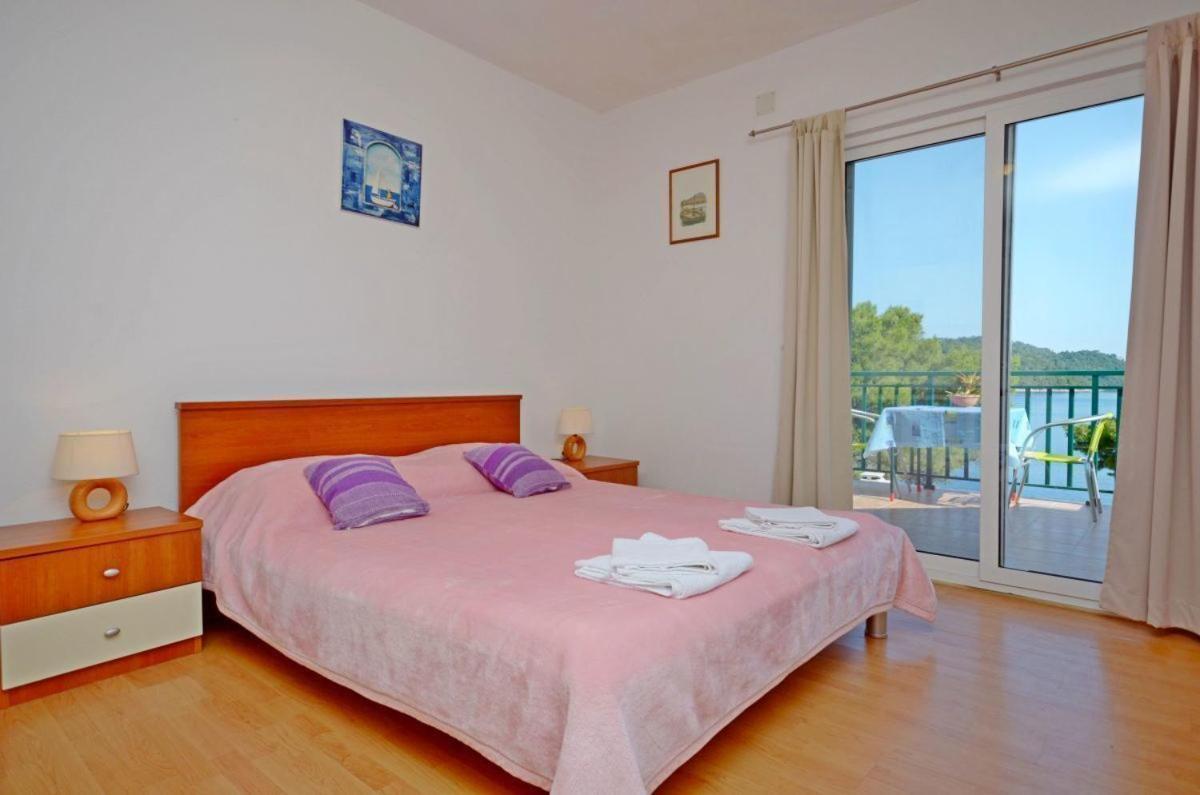 Apartments Luka Uble Bagian luar foto